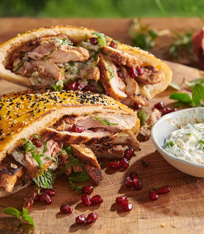 Kipgyros met pitabrood en tzatzikisaus