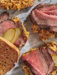 Gegrilde rosbief in pastramistijl