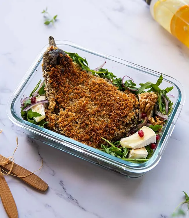 Krokante aubergine‑ & camembertsalade