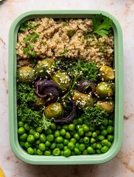 Tahini-soja geglaceerde groenten met quinoa
