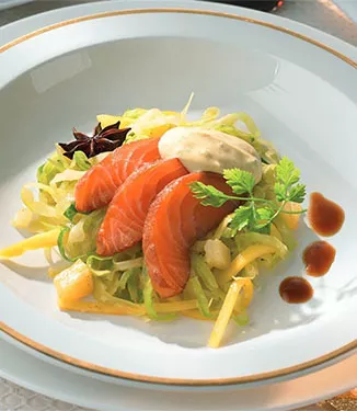 Gemarineerde zalm en kerrie-koolsla