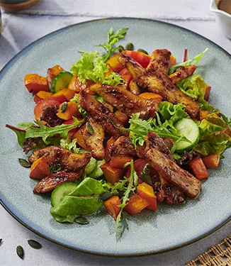 Warme Mirin kip met pompoensalade