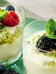 Veganistische tiramisu met matcha & tamari