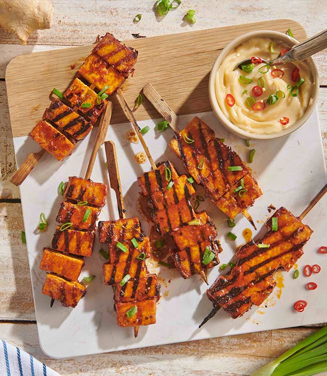 Met teriyaki gemarineerde tofuspiesjes